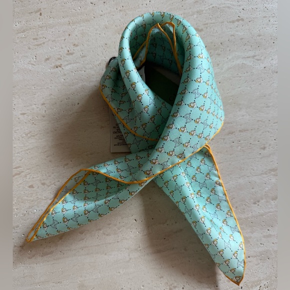 NWT GUCCI GG JACQUARD BANANA MOTIF SILK SCARF/POCKET SQUARE🍌💛 - Picture 4 of 9